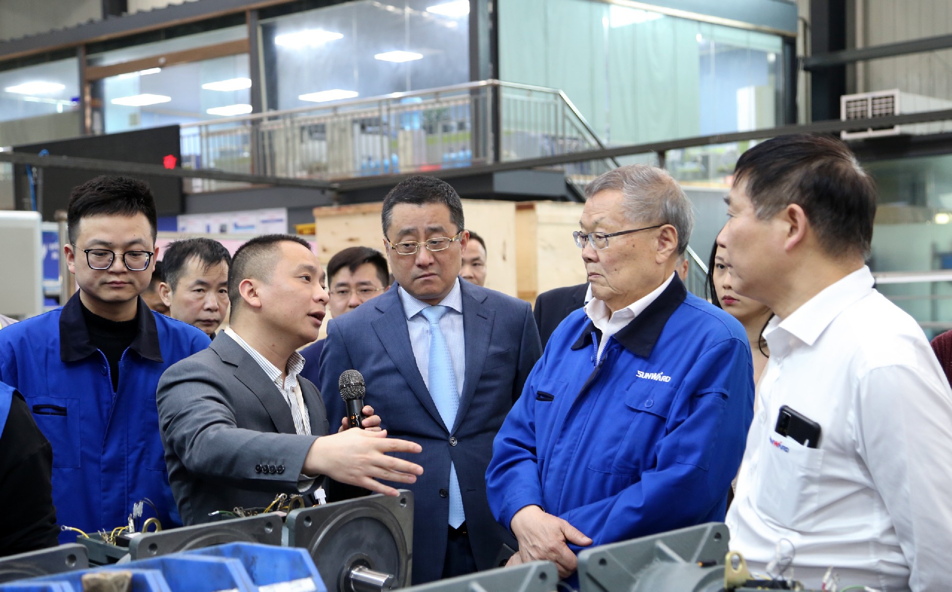 山河智能董事長(zhǎng)何清華 山河智能董事長(zhǎng)何清華